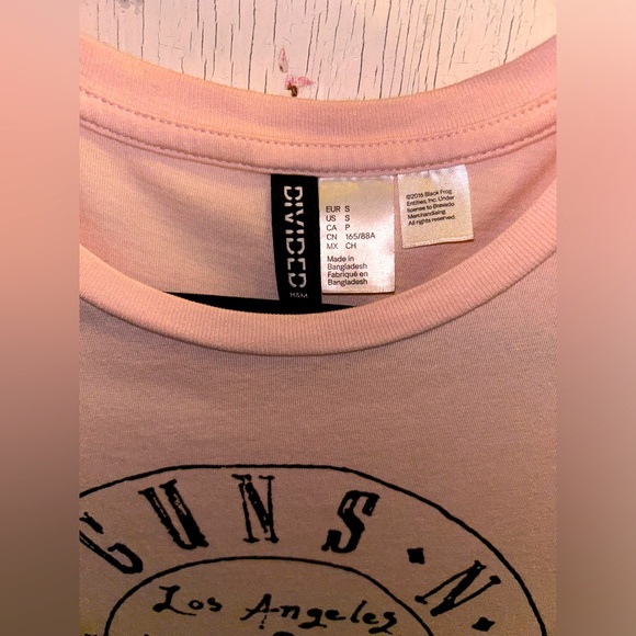 🎵🎵🎵 Soft Pink Brand New Concert T-shirt🎵🎵🎵 - Picture 3 of 5